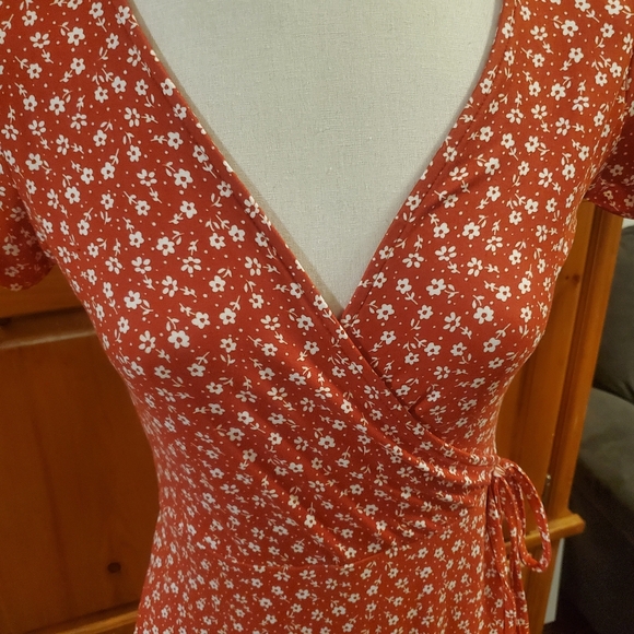 Floral Ditsy Daisy 90s Summer Faux Wrap Dress Dark Orange White Medium USA - Picture 3 of 9
